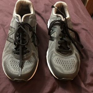 New balance boys size 4 ARISHI style never worn